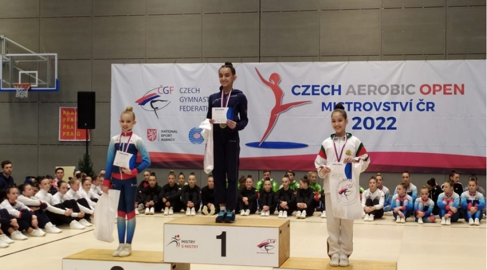 gimnastlarimizchexiyadan-7-medalla-qayidir