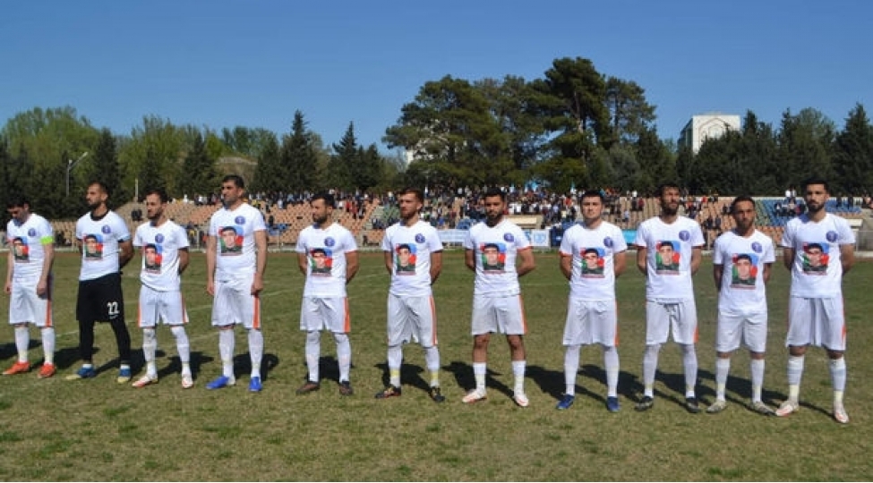 shehidin-xatiresine-hesr-olunmush-futbol-turniri