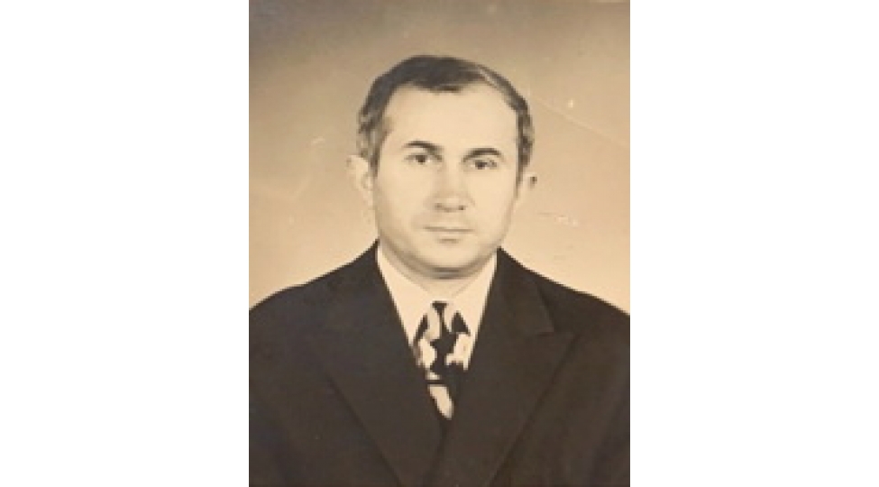 oz-elmi-mektebini-yaratmish-alim