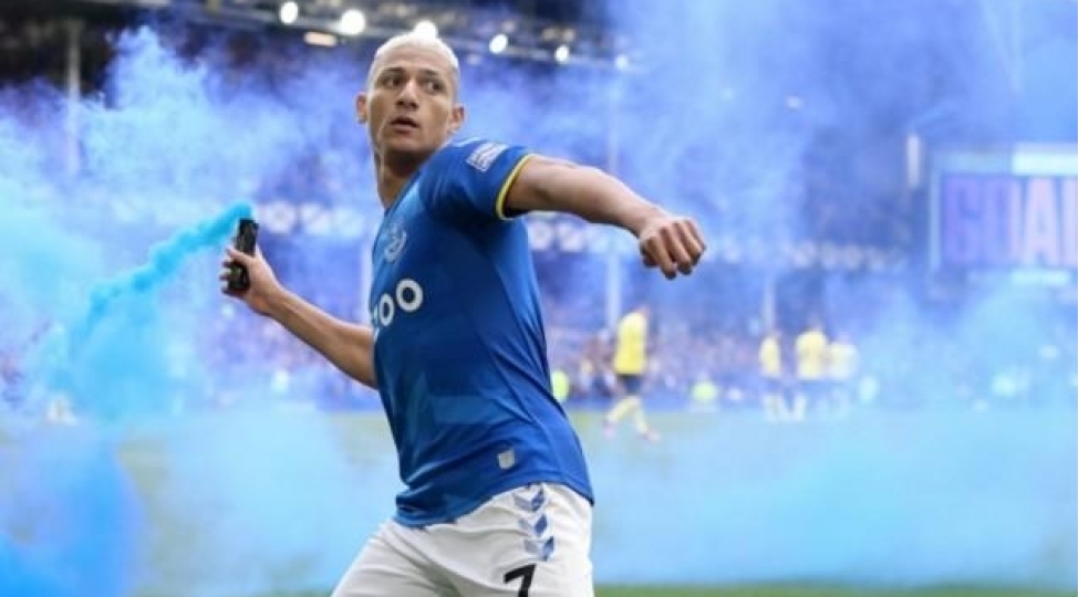 evertonun-futbolchusu-azarkeshlere-meshel-atdi