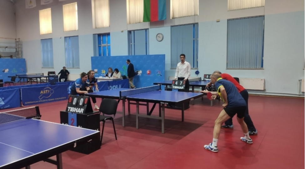 stolustu-tennis-uzre-xatire-turniri-kechirilib