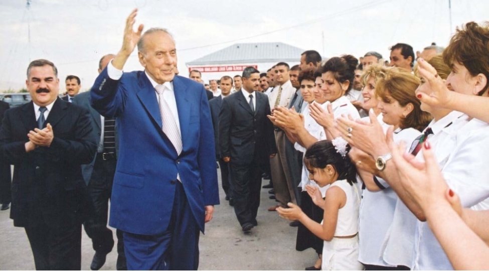 alovlu-natiq-heyder-eliyevin-gur-sesi-zallari-titredirdi