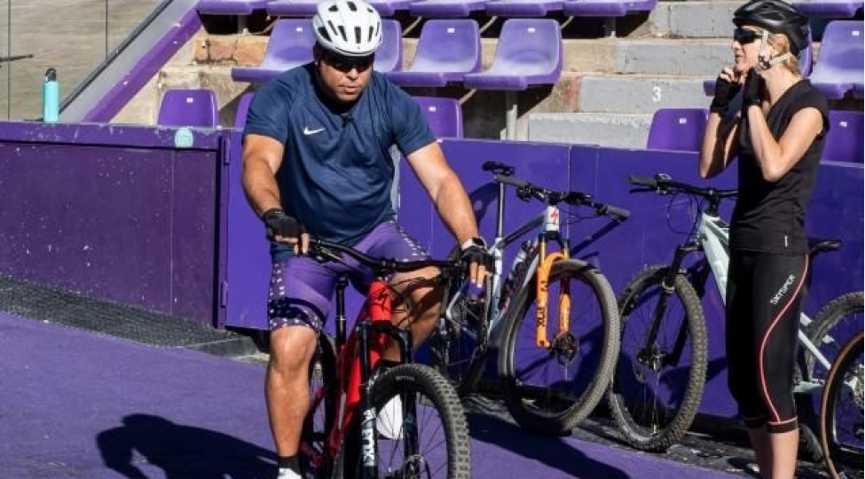 ronaldo-valyadolide-gore-4-gun-velosipedle-yol-getdi