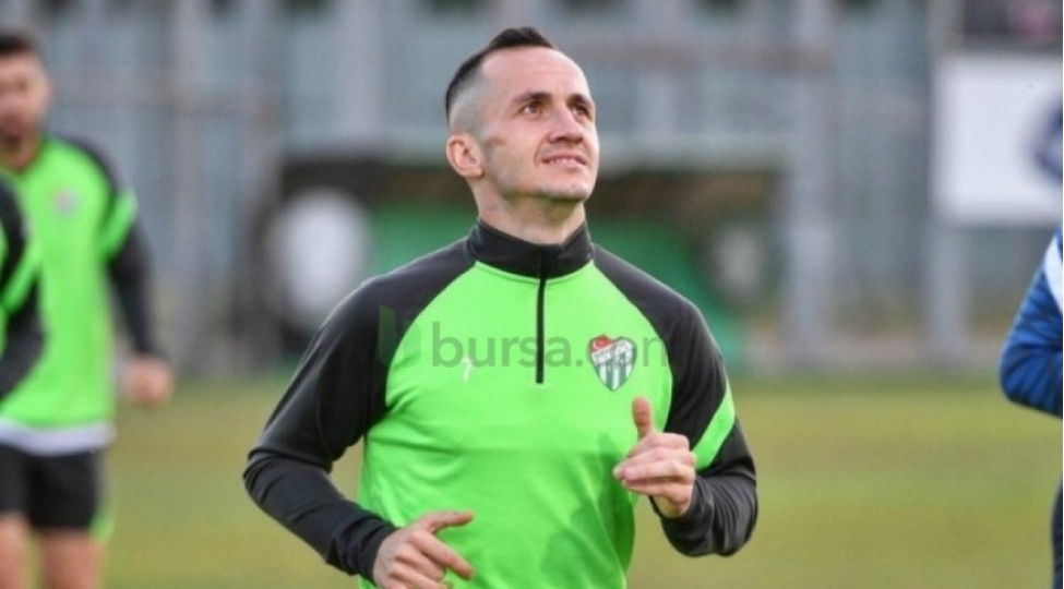 namik-eleskerov-sabahla-muqavile-imzalayib