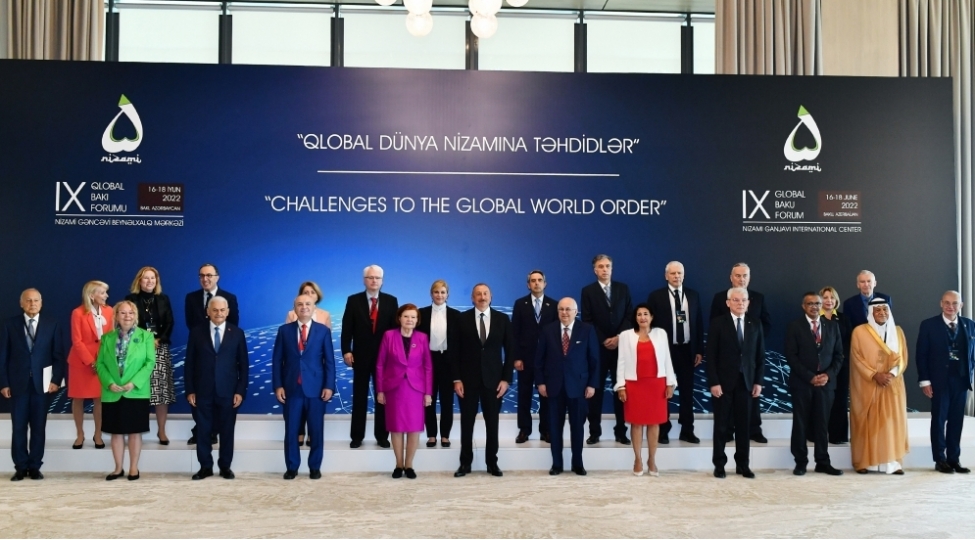 qlobal-gundeliyin-aktual-meseleleri-bakida-muzakire-edilir
