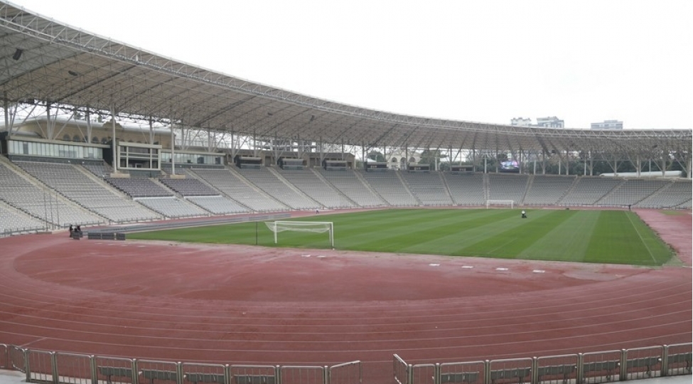 respublika-stadionunda-meydanchalardan-biri-sokulub