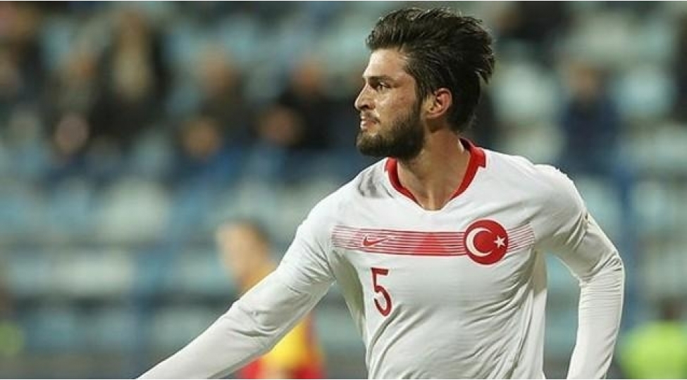 la-liqa-klubu-turk-futbolchu-ile-yollari-ayirdi