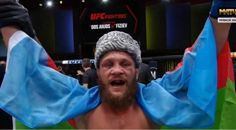 rafael-azerbaycan-bayragi-altinda-ufc-de-ilk-qelebesini-qazanib