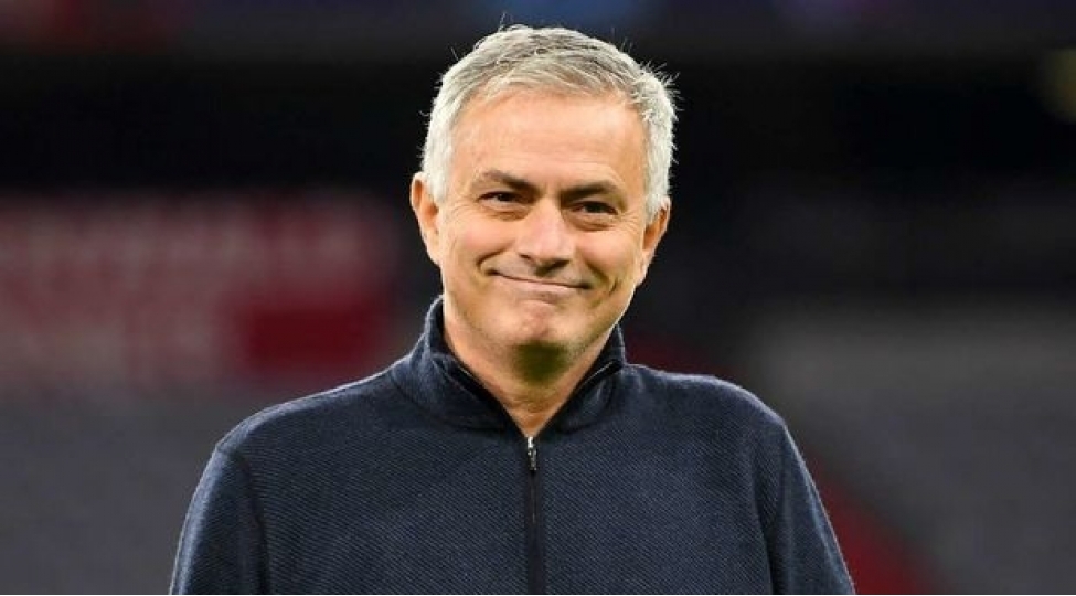 mourinyo-avrokuboklari-chiynine-yapishdirdi