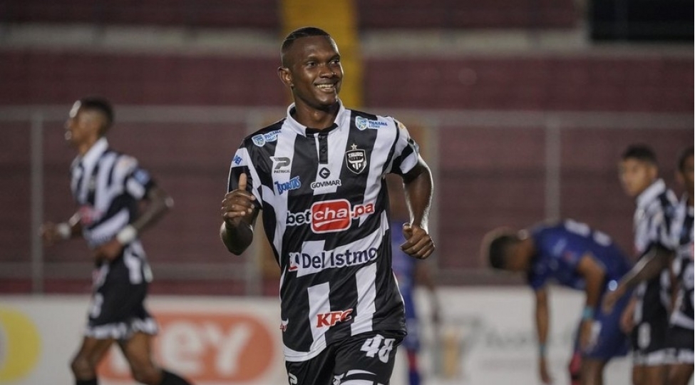 sumqayit-panamali-futbolchunu-transfer-ede-biler