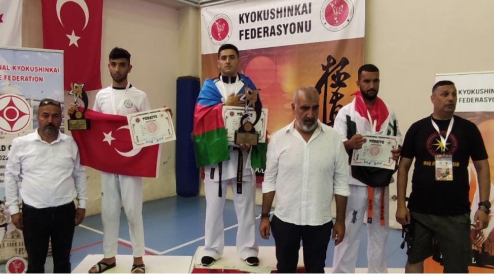 fhn-in-emekdashi-dunya-chempionu-olub