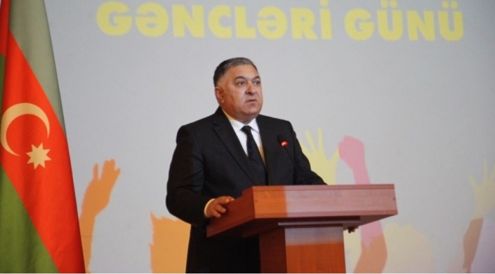 prezidentin-seslendirdiyi-fikirlere-verdiyi-tovsiyelere-butun-memurlaremel-etmelidir