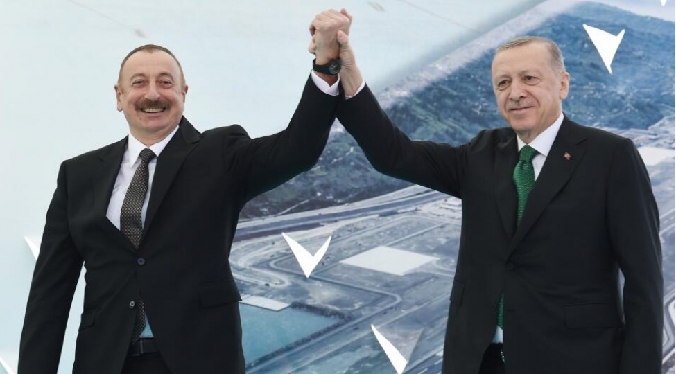 qardashlar-arasinda-kim-mesafe-qoya-biler