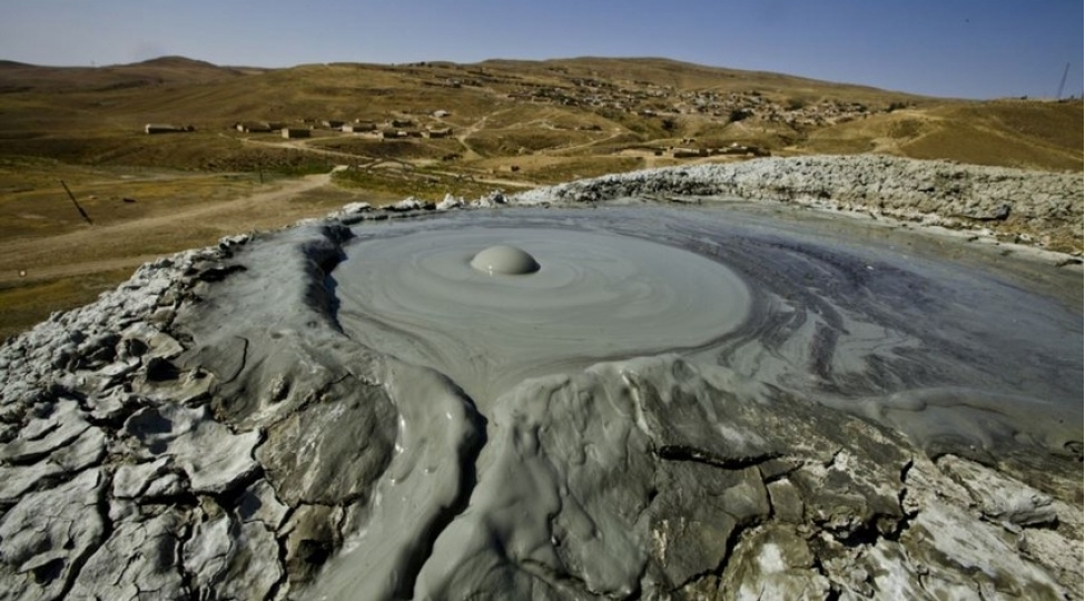 azerbaycanda-palchiq-vulkani-puskurub