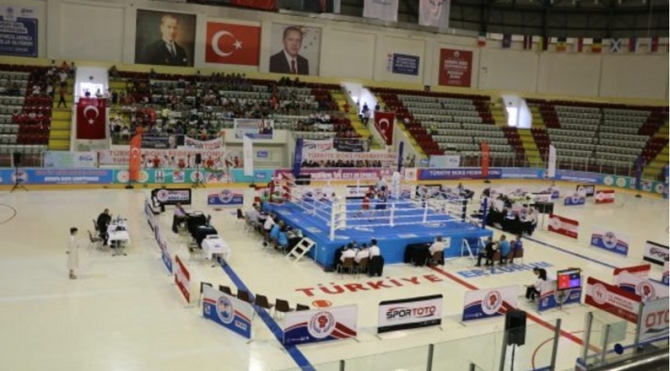daha-bir-bokschumuz-avropa-chempionatinda-medali-temin-edib