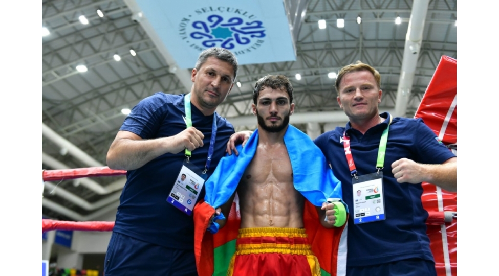 azerbaycan-kikbokschulari-v-islamiadani-15-medalla-basha-vurublar