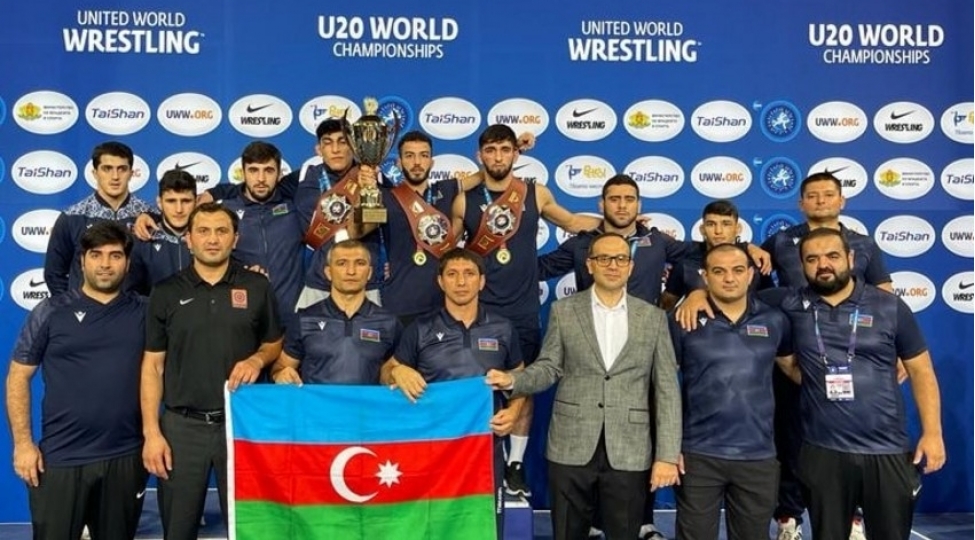 yunan-roma-guleshi-uzre-azerbaycan-millisi-tarixi-ugura-imza-atib