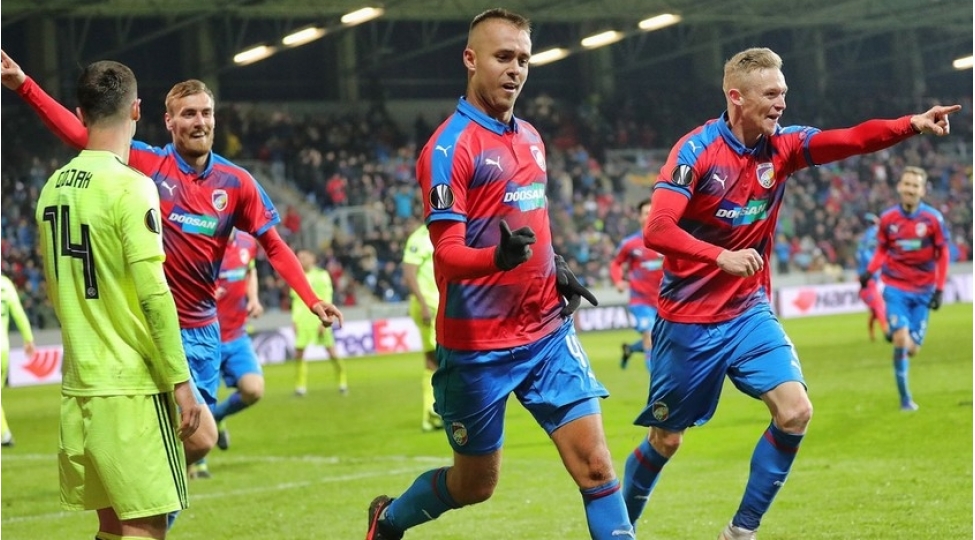viktoriyanin-futbolchusu-bize-chetin-olacaq