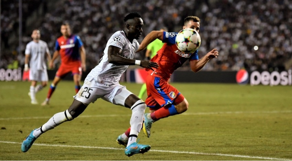qarabag-chempionlar-liqasinda-mubarizeni-dayandirib