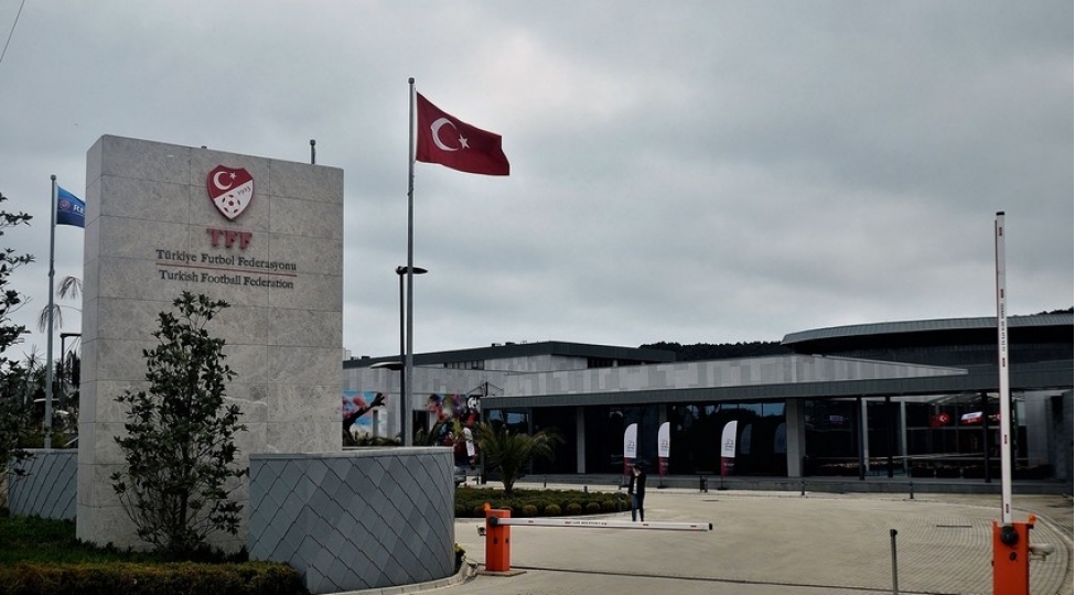 turkiye-futbol-federasiyasinin-binasina-silahli-hucum-olub
