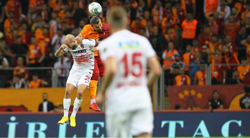 qalatasaray-azliqda-ezmkar-qelebe-qazanib