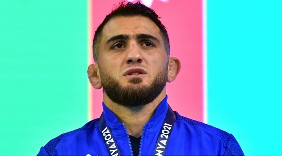haci-eliyev-yarimfinala-yukselib