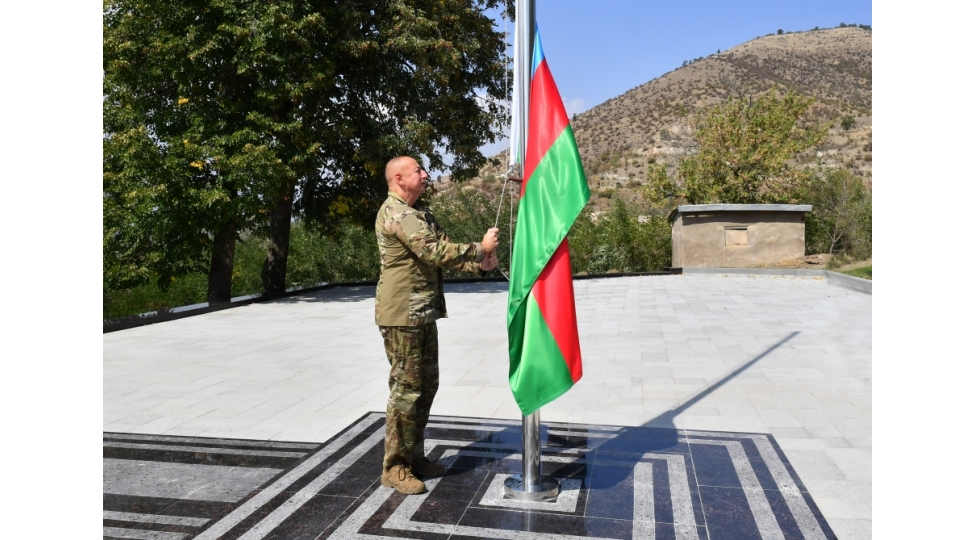 azad-edilmish-torpaqlarimizda-shanli-azerbaycan-bayragi-dalgalanir