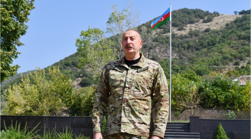 bu-bayraq-burada-ebedi-dalgalanacaq-biz-burada-ebedi-yashayacagiq