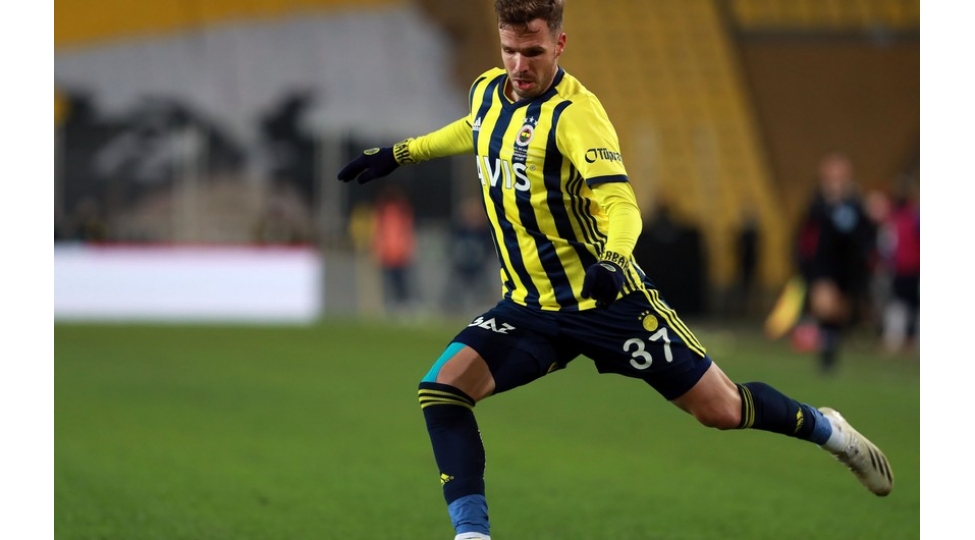 fenerbagcha-novakla-yollarini-ayirib