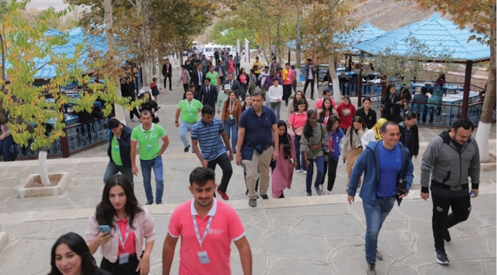 olimpiada-ishtirakchilari-naxchivanda-bizi-dost-qarshiladilar