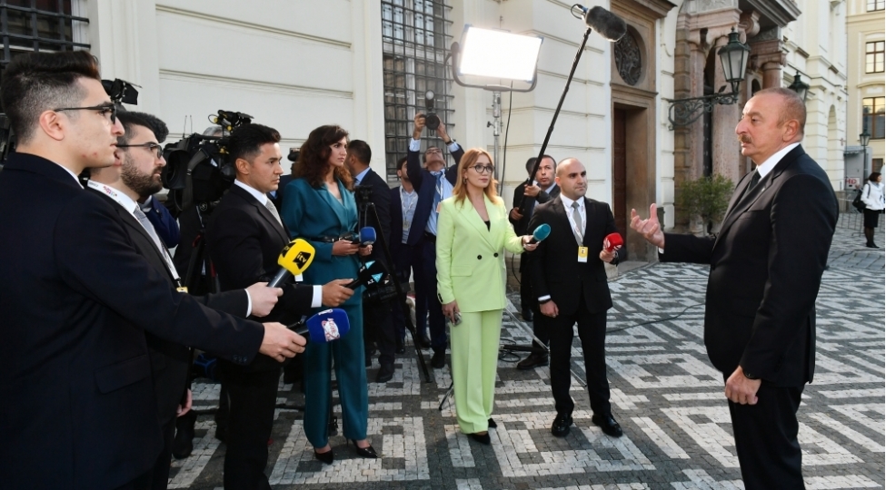 prezident-ilham-eliyev-praqada-milli-maraqlarimizi-qetiyyetle-qorudu