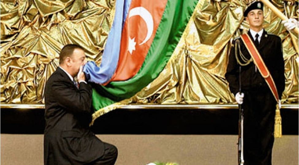 xalq-15-oktyabr-2003-cu-ilde-ulu-onderin-siyasi-kursuna-sadiqliyini-numayish-etdirdi