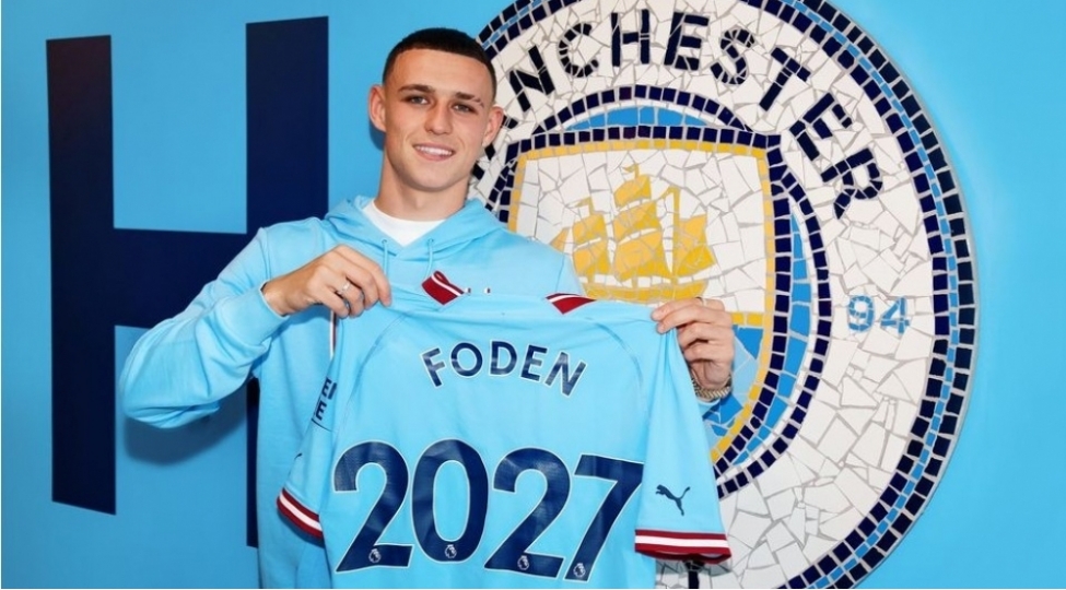 manchester-siti-yarimmudafiechisi-fil-fodenle-muqavileni-yenileyib