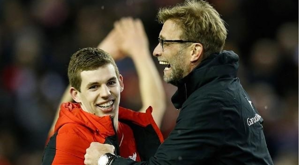 liverpulun-sabiq-futbolchusu-karyerasini-basha-vurdu