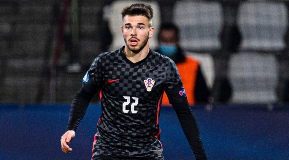 xorvatiyali-oyunchu-futboldan-kenarlashdirilib