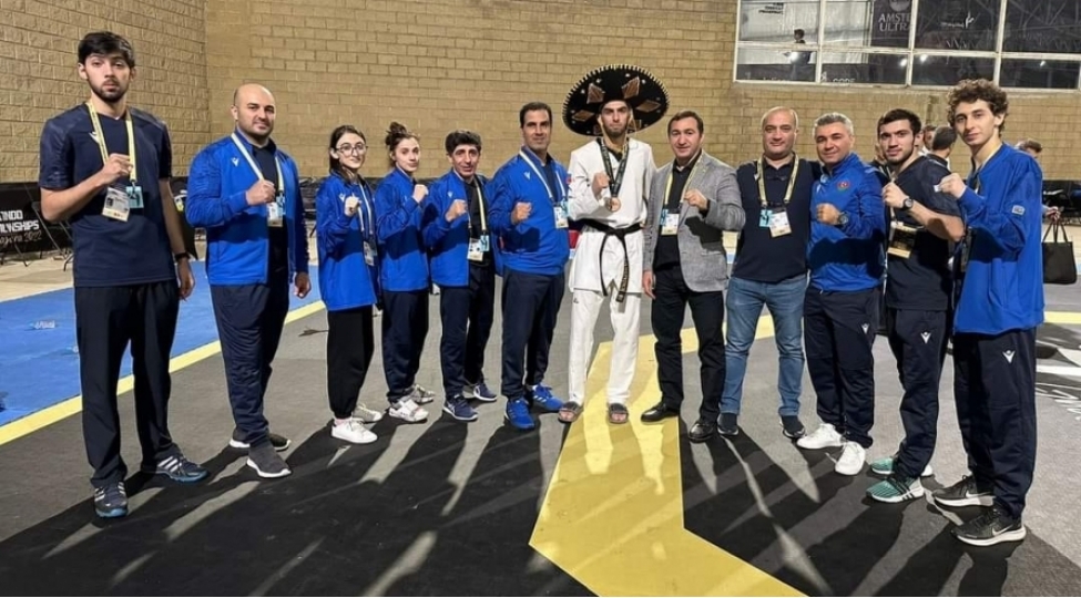 dunya-chempionatinda-daha-bir-taekvondochumuz-mubarizeye-bashlayir