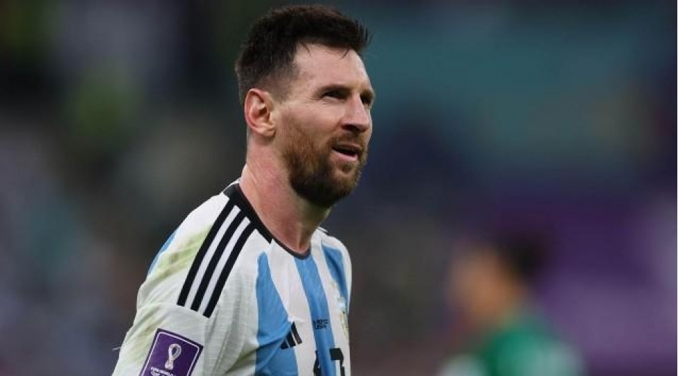 messi-oglum-ilk-oyundan-sonra-stadionu-goz-yashlari-ichinde-terk-etdi