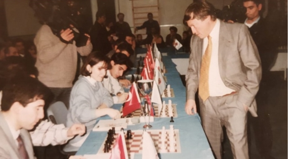 umid-edirem-ki-soz-verdiyi-o-medali-bir-gun-karpovdan-ala-bileceyem