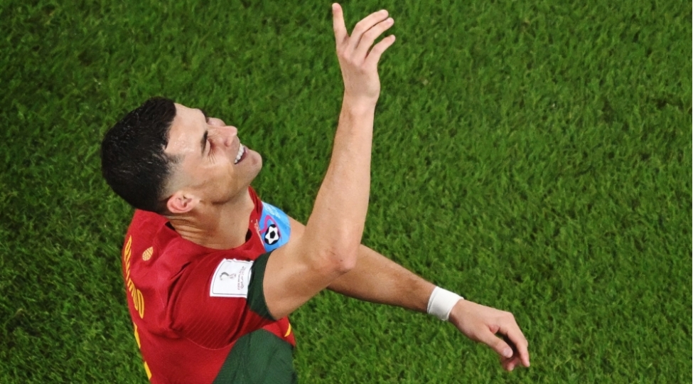 ronaldo-el-nasr-klubu-ile-muqavile-imzalaya-biler