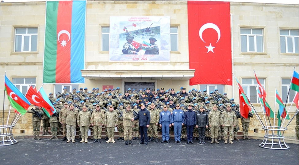 dostlara-guc-dushmenlere-qorxu