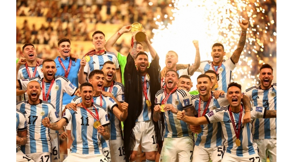 argentina-millisinin-futbolchulari-tarixe-dushdu