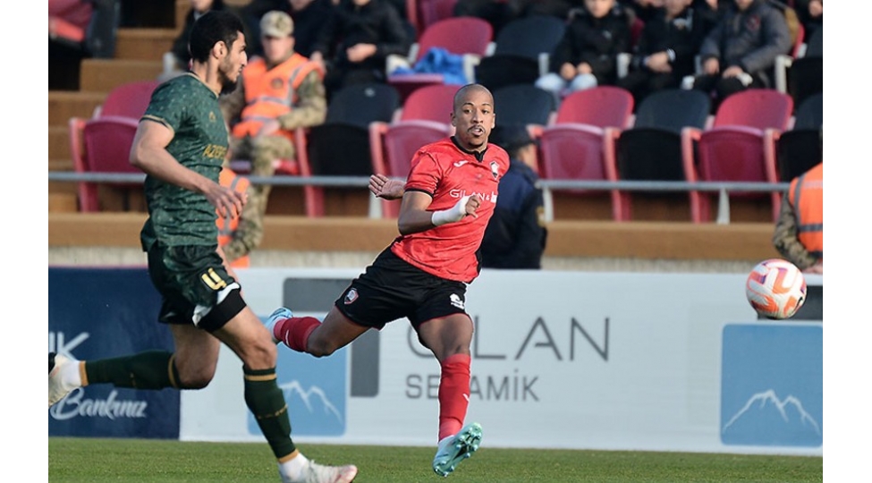 qarabagla-oyunlar-helledici-oldu-qebelenin-braziliyali-futbolchusu