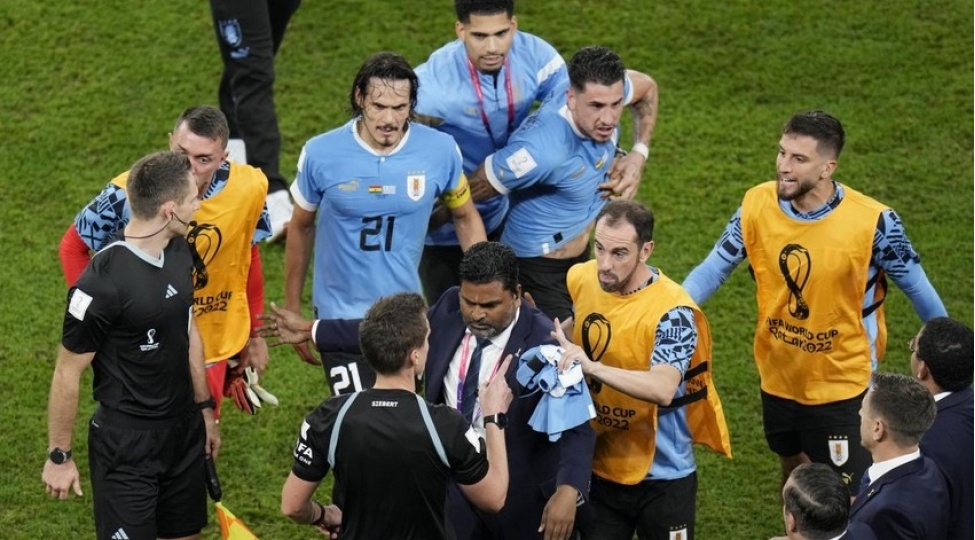 fifa-uruqvay-millisinin-aparici-uzvlerini-futboldan-kenarlashdira-biler