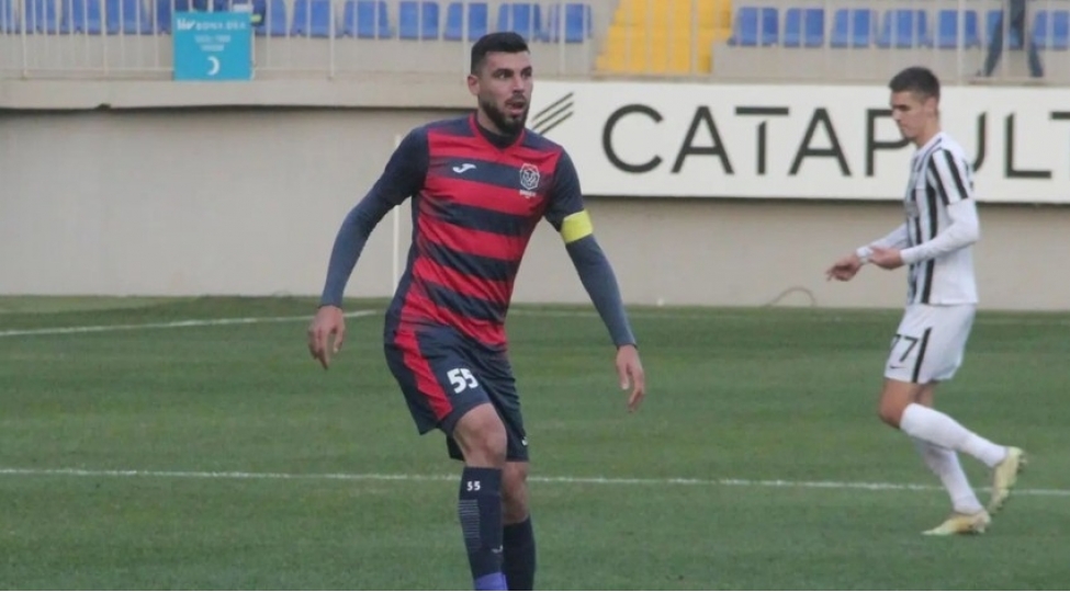 shamaxi-futbolchusu-ile-yollarini-ayirdi