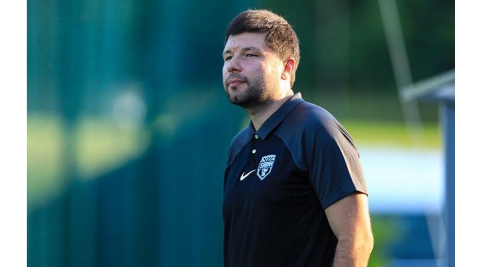 bir-ve-ya-iki-futbolchu-ile-guclene-bilerik-bash-meshqchi