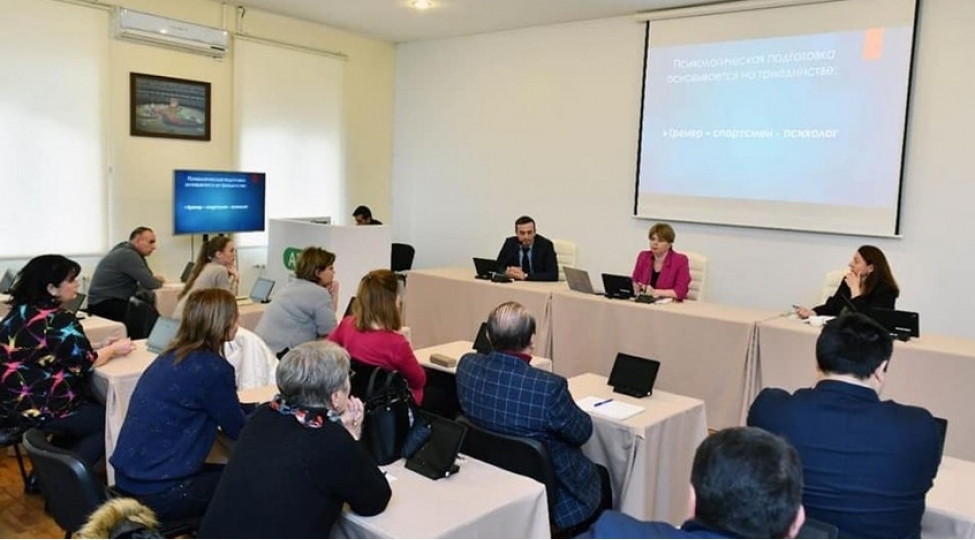 dord-olimpiadanin-ishtirakchisi-bakida-seminar-kechib