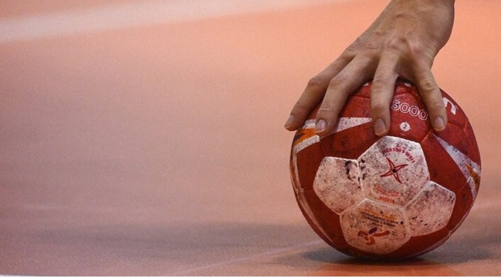 hendbol-uzre-avropa-chempionatinin-ilkin-tesnifat-turnirinin-achilishi-olub