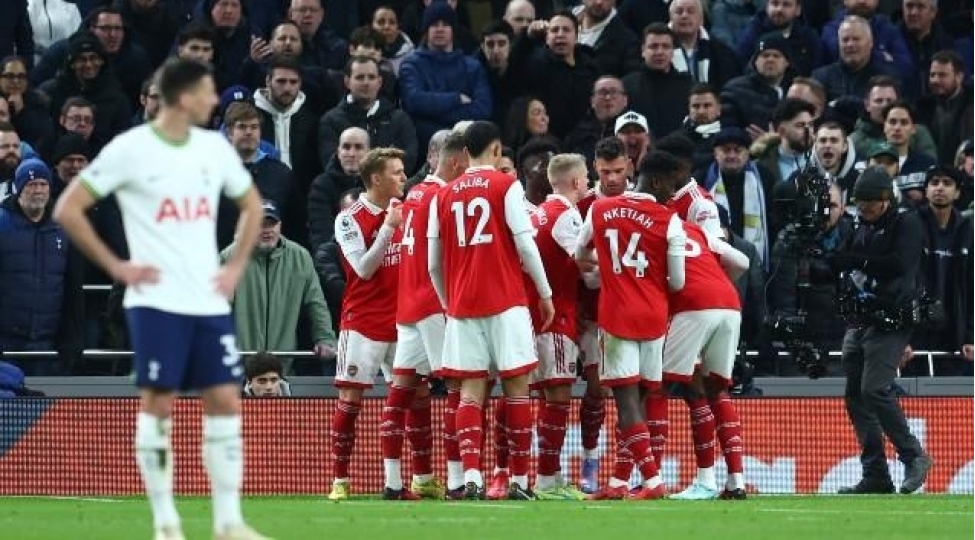 london-derbisini-arsenal-qazandi-2