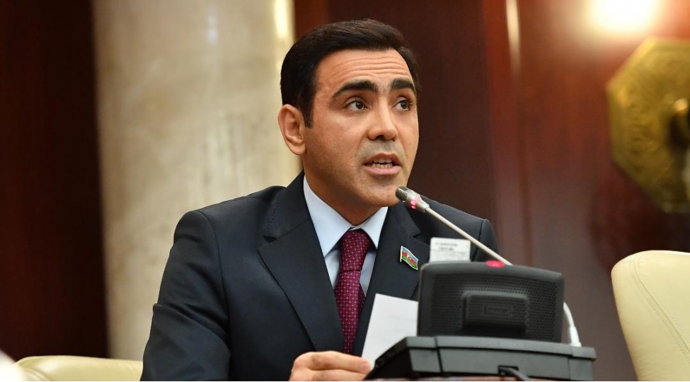 bee-ile-emekdashliq-azerbaycani-yashil-enerjinin-chox-muhum-ixrac-menbeyine-chevirecek