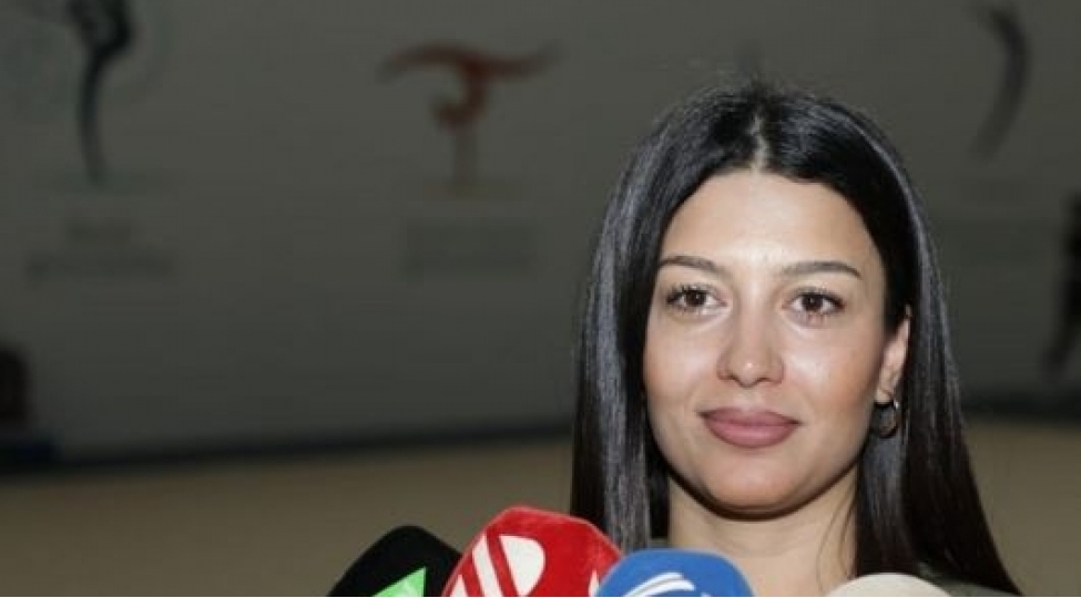 naxchivan-gimnastlari-ilk-defe-milli-komandanin-uzvleri-ile-birge-meshqe-chixirlar-humay-qafarova